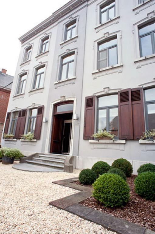 Le Castel Hotel Fosses-La-Ville Exterior photo