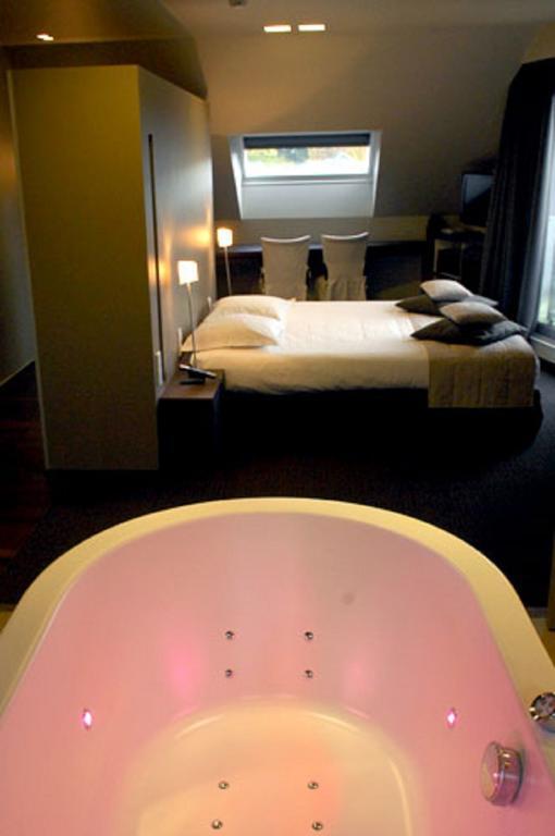 Le Castel Hotel Fosses-La-Ville Room photo